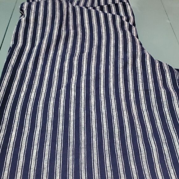 NWT, LANE BRYANT, capris blue/white striped. Sz 26. Vero comfortable. - Picture 6 of 8